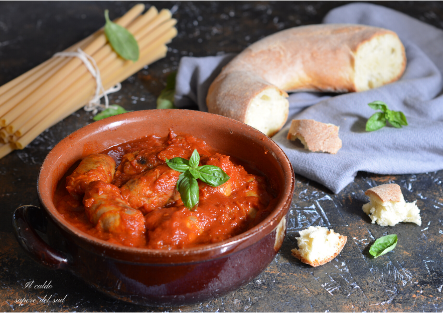Salsiccia al sugo ricetta siciliana