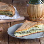 Torta salata di spinaci e patate con pasta lievitata