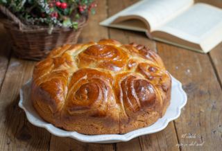 Torta delle rose facile e morbida