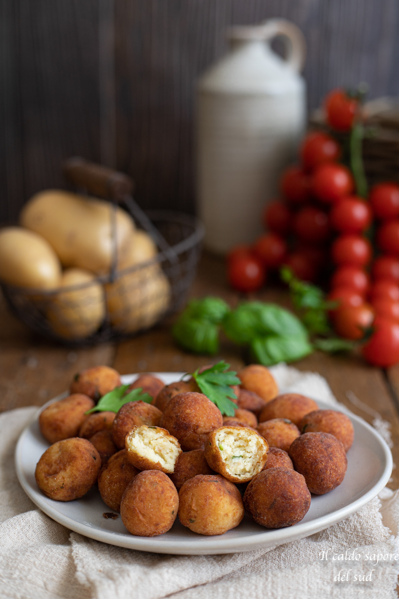 Palline di patate fritte croccanti e dorate