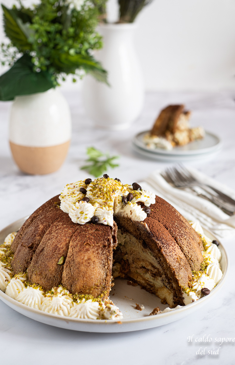 Zuccotto tiramisù al pistacchio con crema senza uova