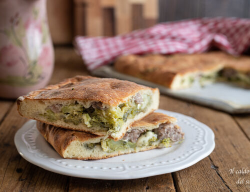 Scacciata catanese di broccoli e salsiccia