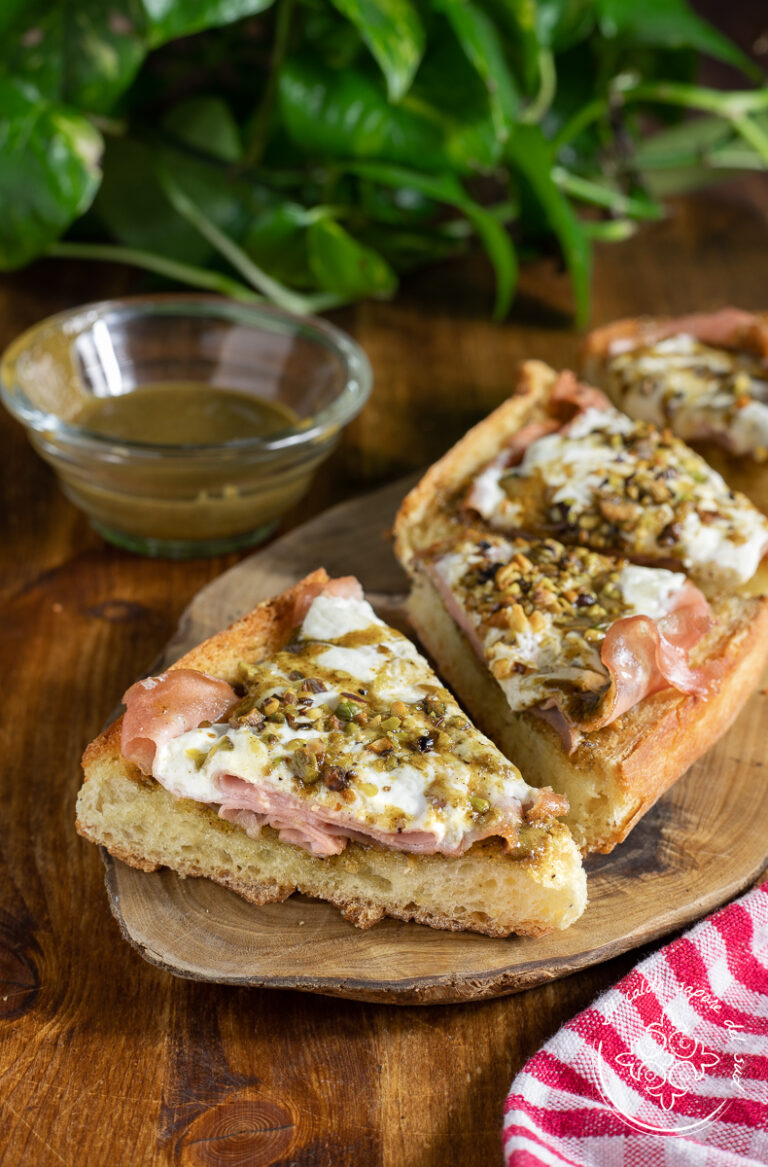 Bruschette con mortadella e burrata Blog di Il caldo sapore del sud