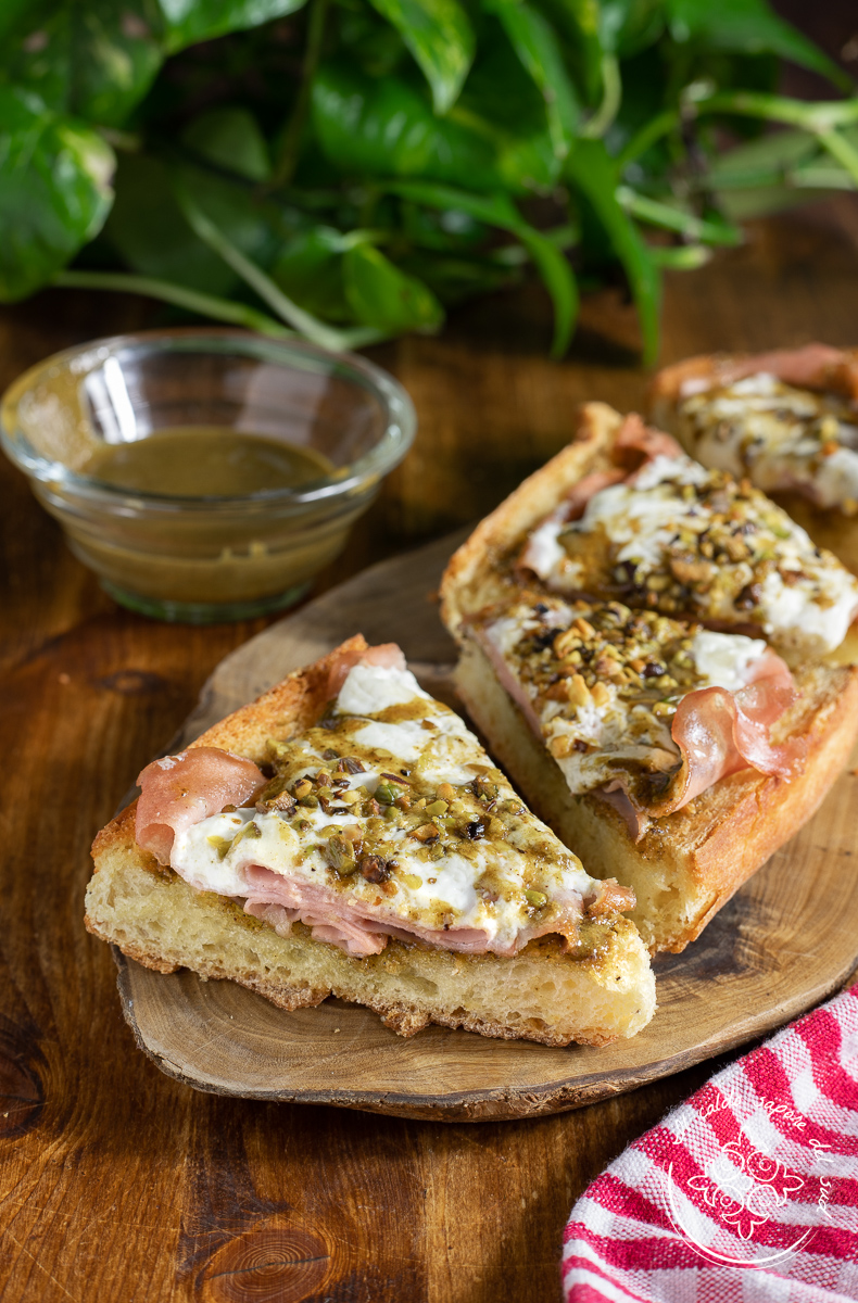 Bruschette con mortadella e burrata Blog di Il caldo sapore del sud