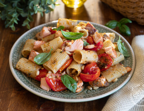 Pasta fredda con pomodorini gratinati e salmone fresco