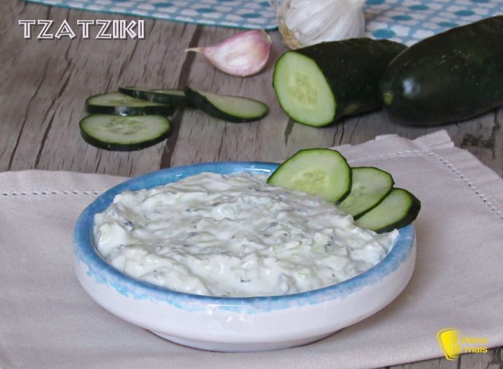 Tzatziki ricetta originale della salsa greca allo yogurt e cetrioli il chicco di mais