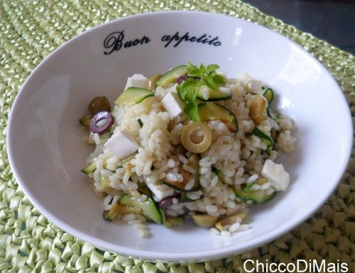 Insalata di riso con feta e zucchine (ricetta light)