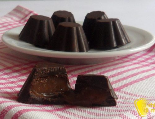 Cioccolatini ripieni al caramello mou (ricetta veloce)