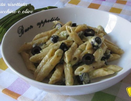 Pasta risottata con zucchine e olive (ricetta semplice)