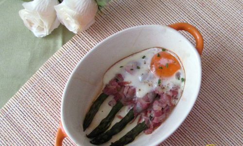 Uova e asparagi al forno (ricetta veloce)