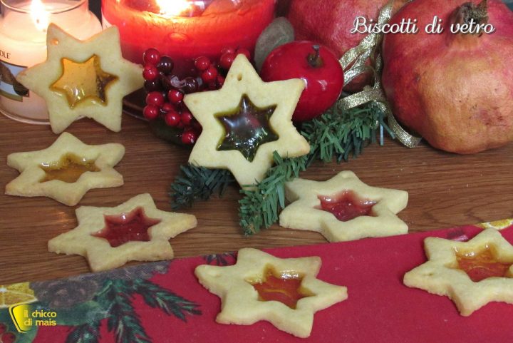 Biscotti di vetro natalizi con caramelle gommose da appendere all’albero di Natale ricetta facile il chicco di mais Biscotti di vetro natalizi con caramelle gommose da appendere all'albero di Natale ricetta facile il chicco di mais