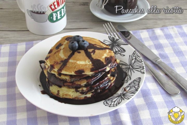 Pancakes alla ricotta con salsa al cioccolato ricetta pancakes alti e soffici il chicco di mais