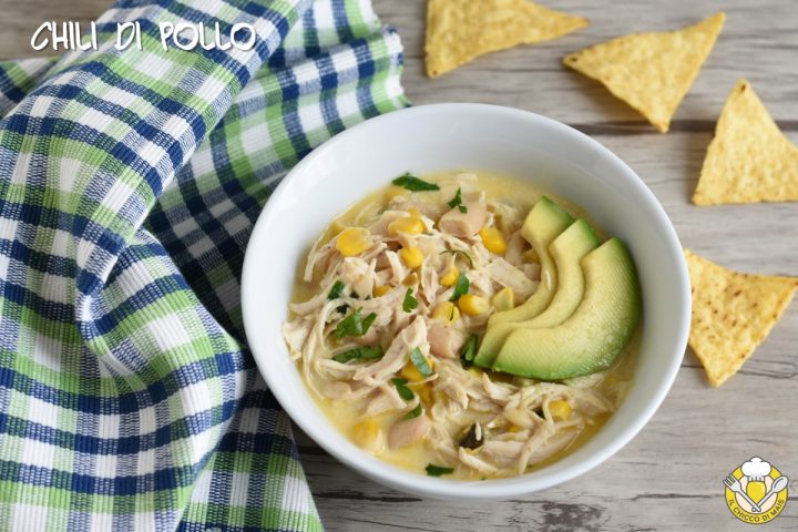chili di pollo con fagioli e avocado ricetta messicana chili bianco il chicco di mais