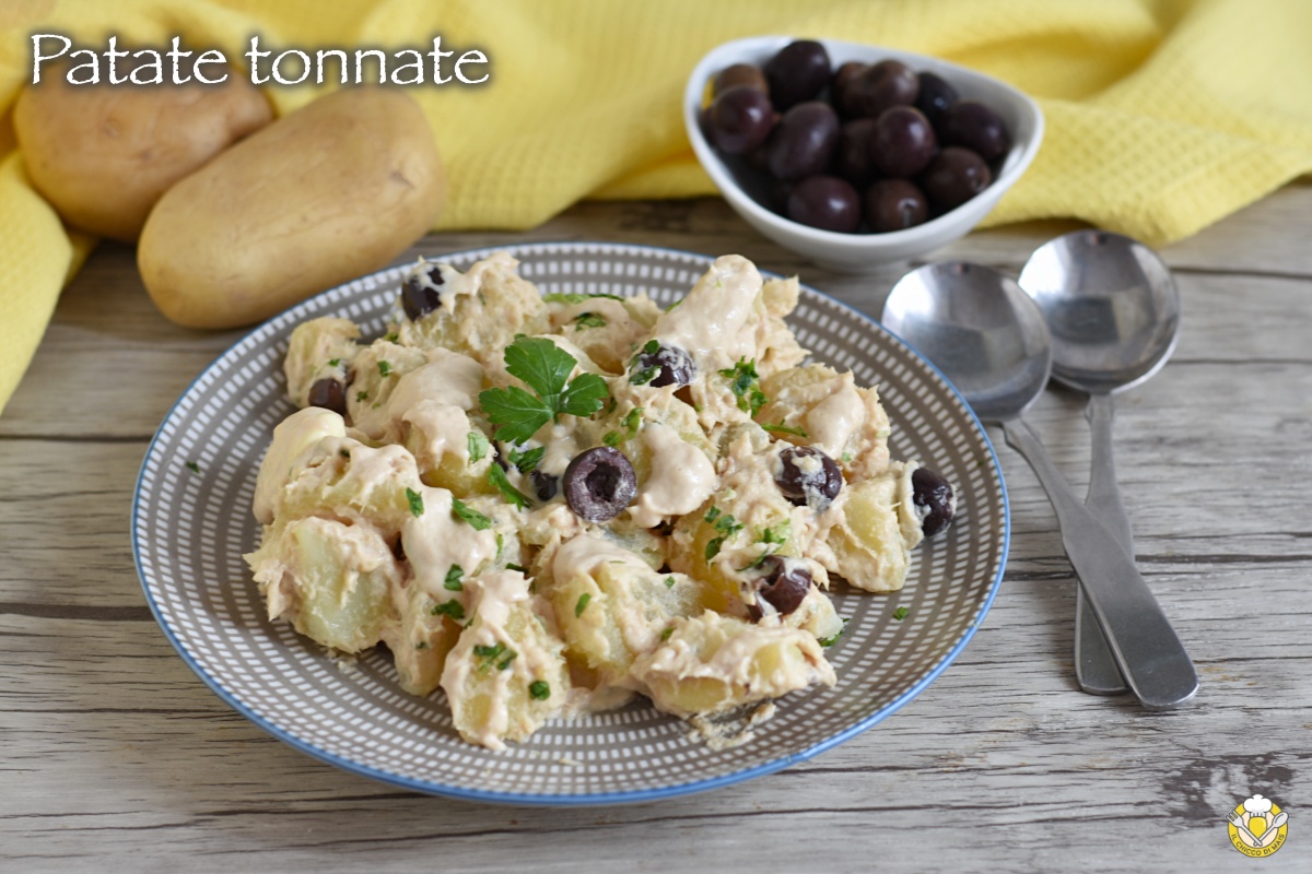 Patate Tonnate in insalata ricetta piatto freddo estivo FACILE e veloce  --- (Fonte immagine: https://blog.giallozafferano.it/ilchiccodimais/wp-content/uploads/2019/07/inasalata-di-patate-tonnate-ricetta-estiva-patate-lesse-con-salsa-tonnata-il-chicco-di-mais.jpg)