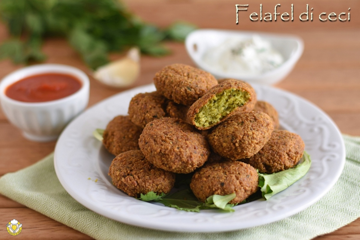 Falafel o felafel di ceci ricetta originale palestinese mediorientale e araba con ceci secchi crudi il chicco di mais