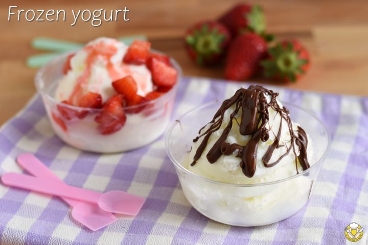 frozen yogurt fatto in casa ricetta con e senza gelatiera gelato allo yogurt senza panna senza uova e con poco zucchero da decorare il chicco di mais