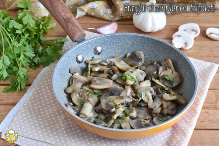 funghi champignon trifolati in padella ricetta classica contorno facile e veloce il chicco di mais