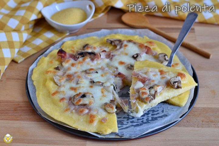 pizza di polenta in bianco con prosciutto cotto funghi e mozzarella ricetta facile e veloce il chicco di mais