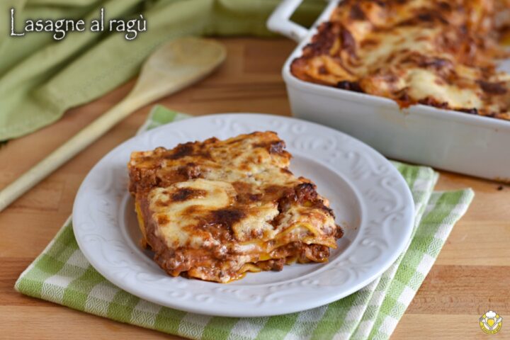 lasagne al ragù bolognese ricetta emiliana lasagne senza mozzarella con besciamlla e sugo di carne il chicco di mais