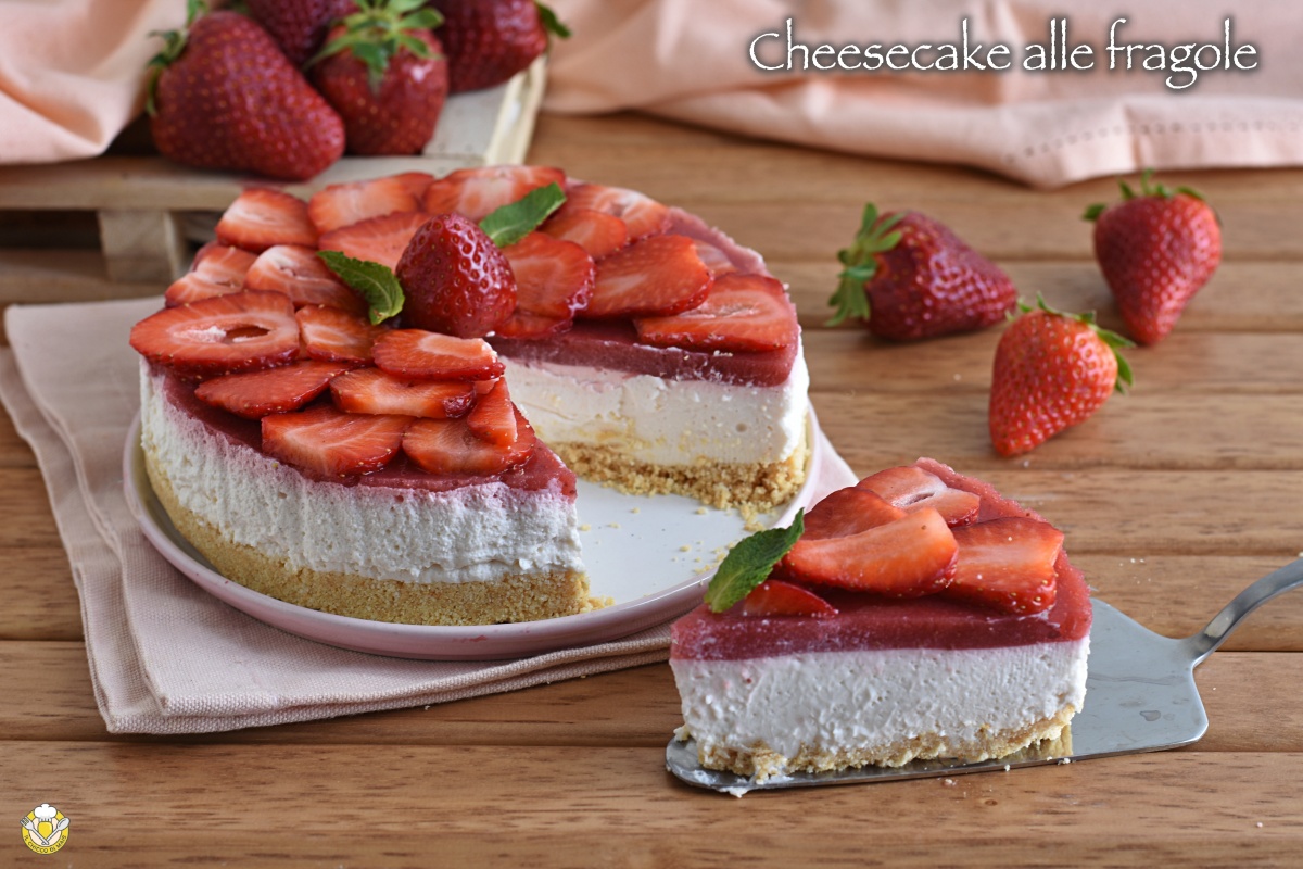 cheesecake alle fragole senza cottura con yogurt e gelatina alle fragole ricetta perfetta cremosa