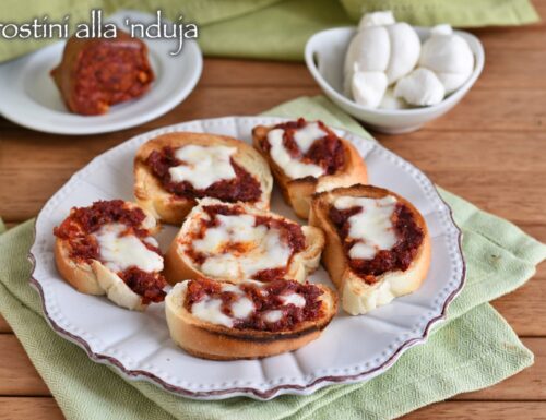 Crostini alla ‘nduja e mozzarella