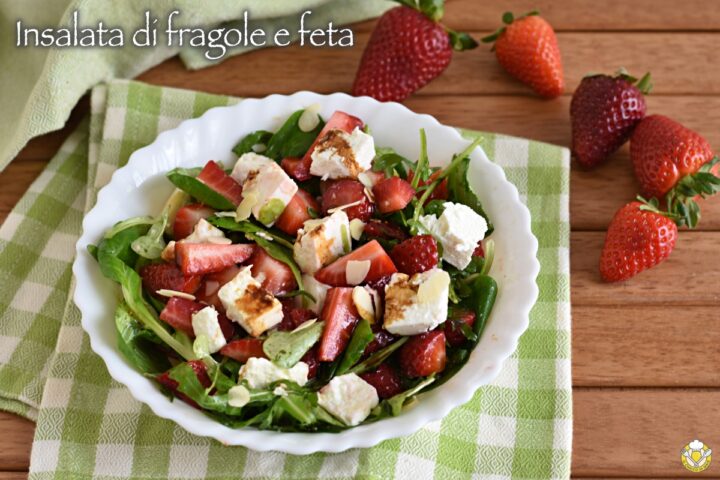 insalata di fragole e feta greca con rucola songino e aceto balsamico ricetta estiva il chicco di mais