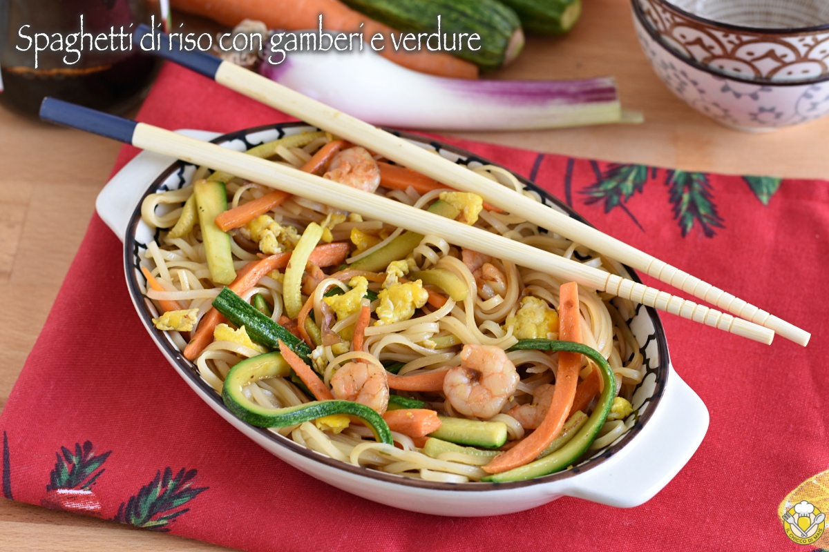 Spaghetti di riso con gamberi e verdure: a casa come al ristorante CINESE
