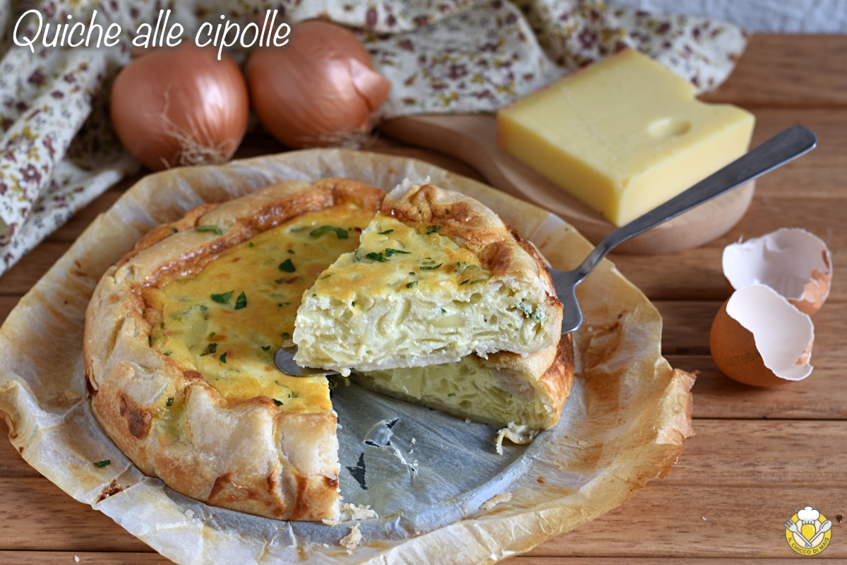 Quiche alle cipolle torta salata con cipolle uova formaggio ricetta francese con pasta sfoglia o brisé il chicco di mais