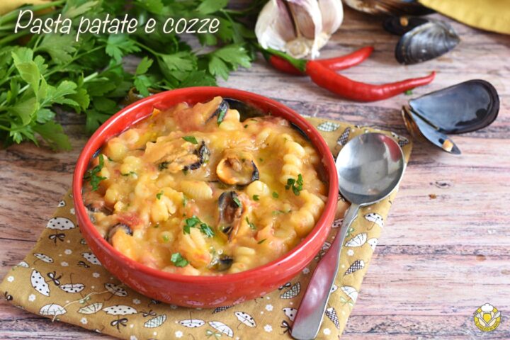 pasta patate e cozze densa azzeccata ricetta originale napoletana con pasta mista e poco pomodoro il chicco di mais