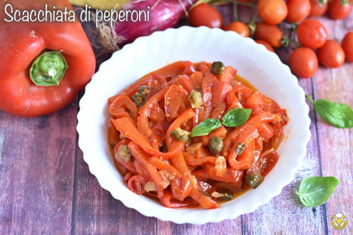scacchiata di peperoni alla pugliese ricetta tarantina salentina peperoni in padella con capperi il chicco di mais