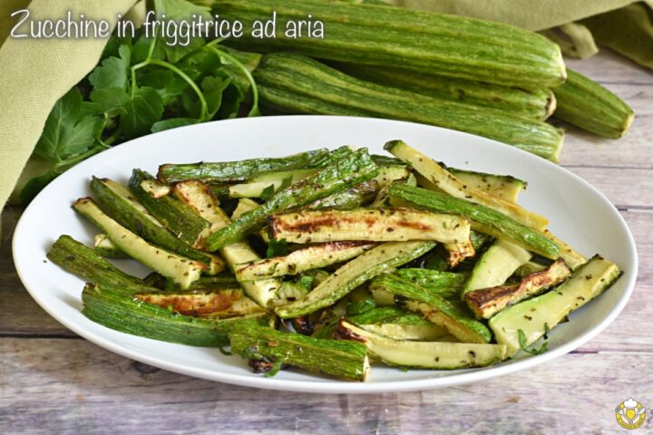 zucchine in friggitrice ad aria ricetta veloce zucchine arrosto a bastoncino in airfryer il chicco di mais
