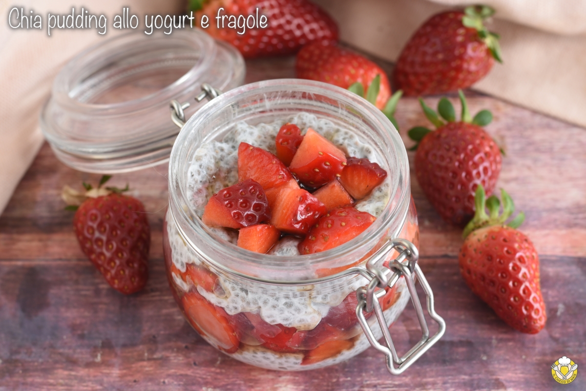 chia pudding allo yogurt e fragole ricetta budino ai semi di chia e yogurt per la regolarità intestinale il chicco di mais