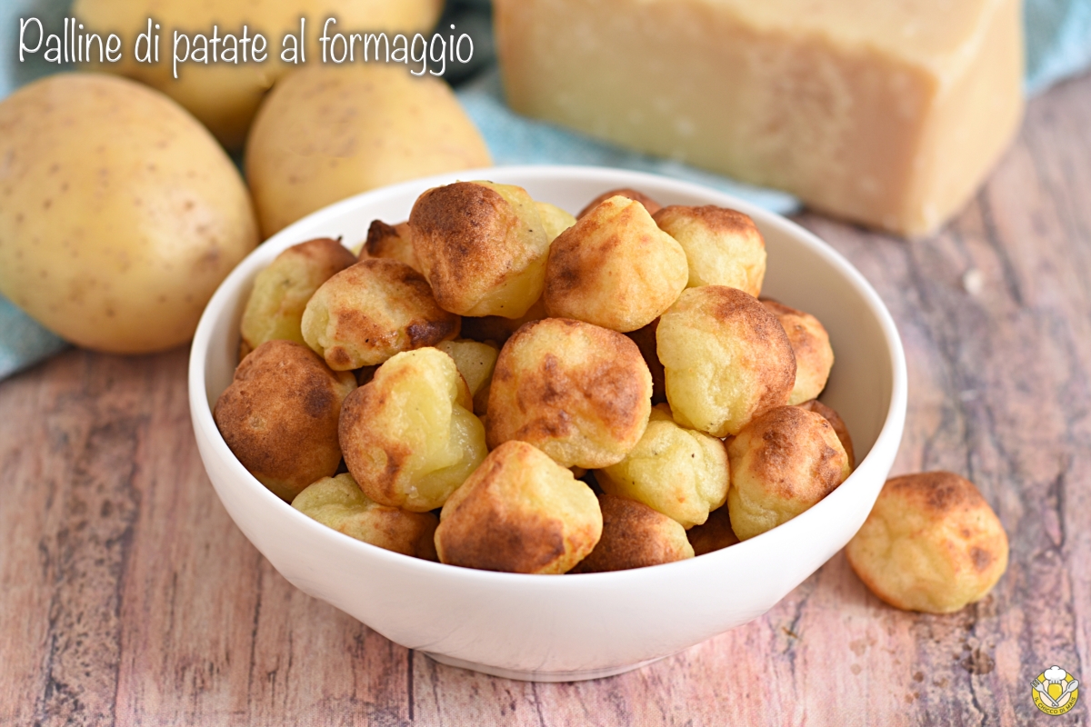 palline di patate al formaggio cotte al forno o in friggitrice ad aria ricetta stuzzichino aperitivo patatine puff il chicco di mais