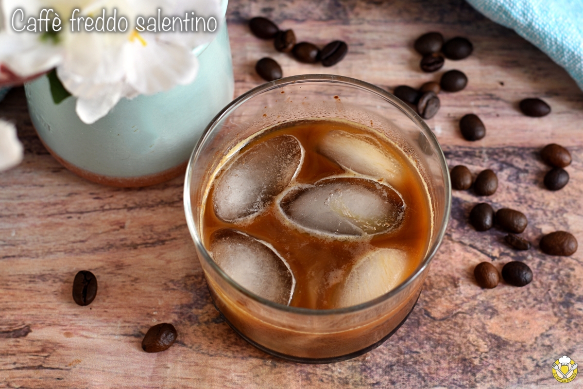 caffè freddo salentino caffè leccese in ghiaccio con latte di mandorla ricetta estiva il chicco di mais