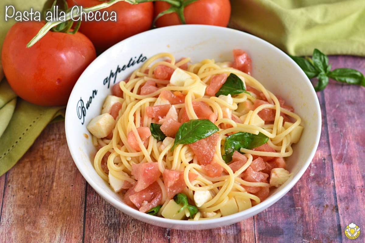 pasta alla Checca ricetta estiva originale romana con pomodoro fresco mozzarella il chicco di mais