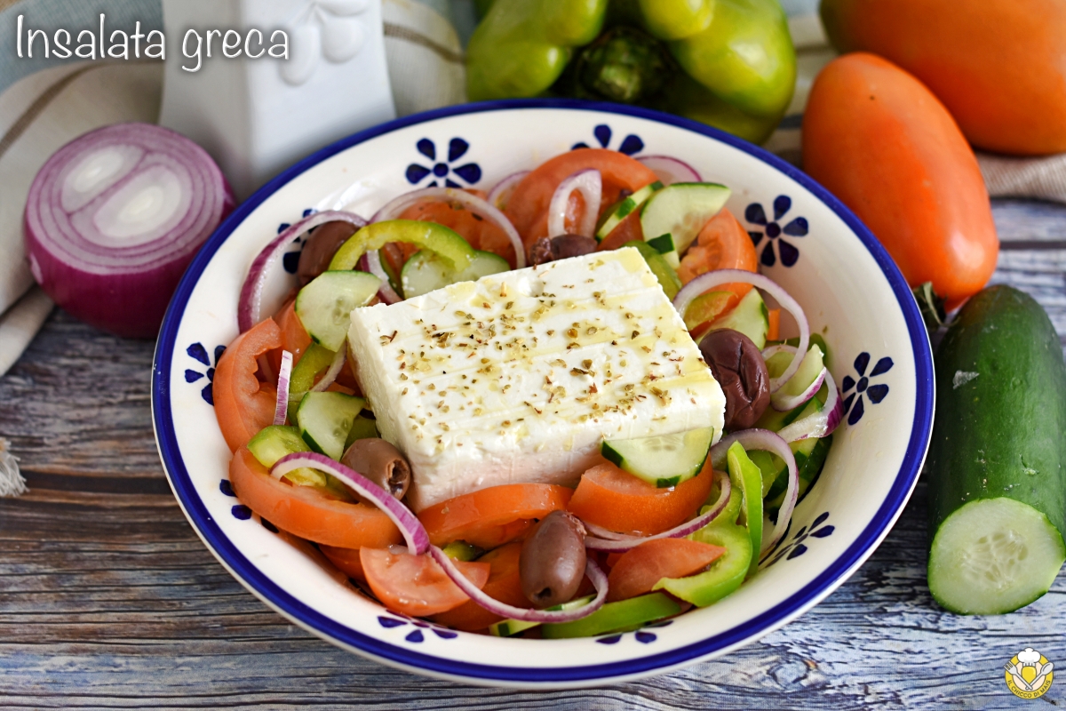 insalata greca ricetta originale con feta pomodori cetrioli olive il chicco di mais