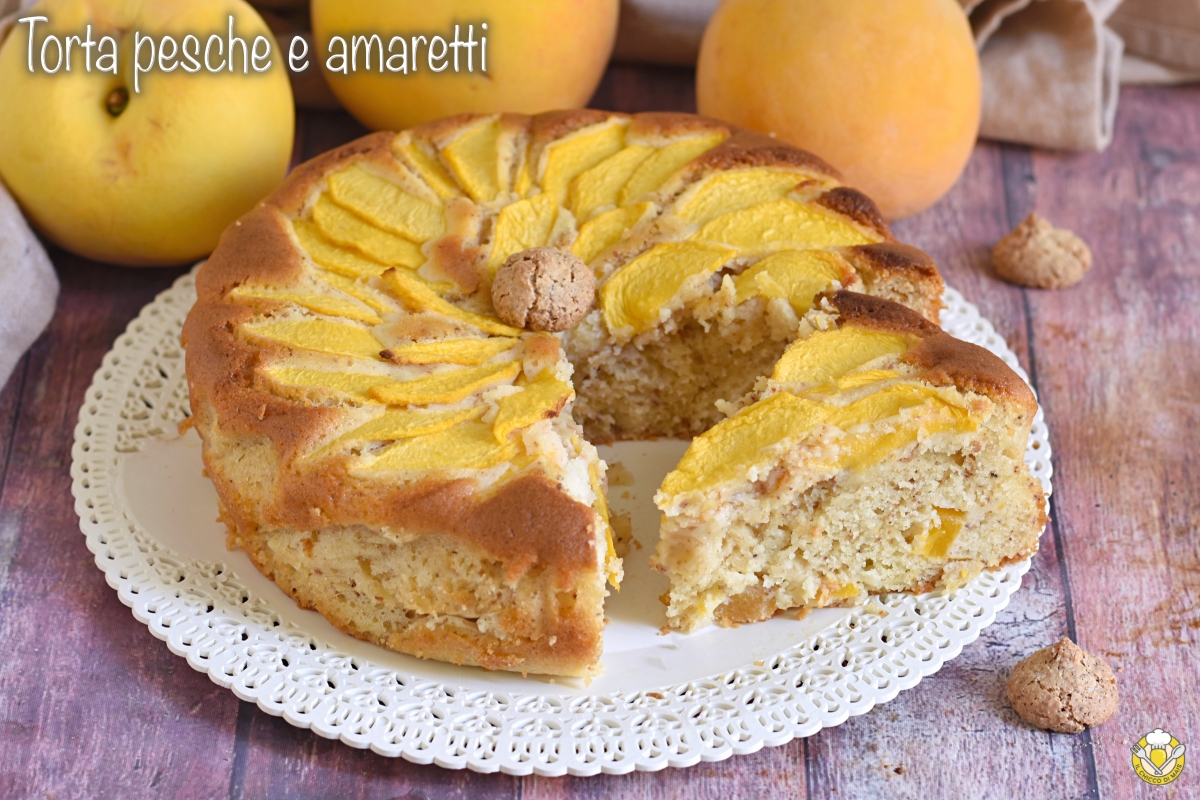 torta soffice alle pesche e amaretti ricetta veloce con yogurt greco il chicco di mais