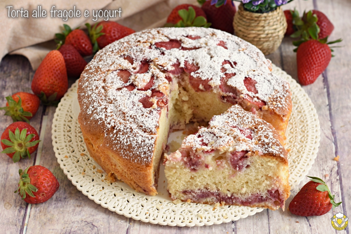 torta soffice alle fragole e yogurt ricetta veloce senza burro dolce morbido alle fragole il chicco di mais