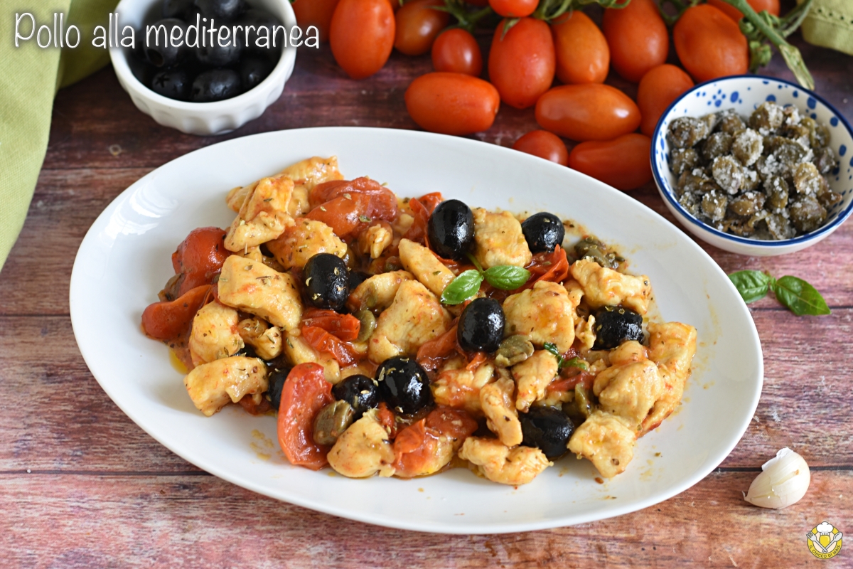 bocconcini di pollo alla mediterranea con pomodorini olive capperi ricetta facile spezzatino di pollo cremoso in padella