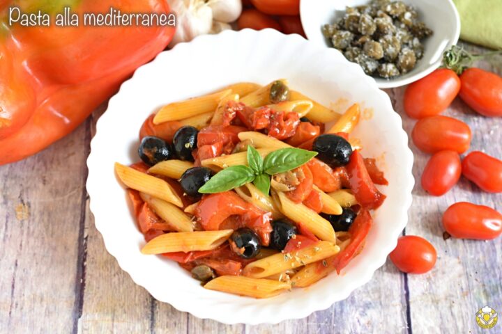 pasta alla mediterranea con peperoni olive e capperi ricetta veloce il chicco di mais