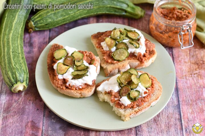 crostini con pesto di pomodori secchi burrata e zucchine a scapece ricetta gourmet il chicco di mais