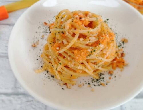 Spaghettoni al pesto di carote e nocciole