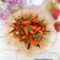 Crostata con marmellata e fragole fresche