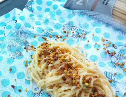 Spaghetti al limone e pistacchi