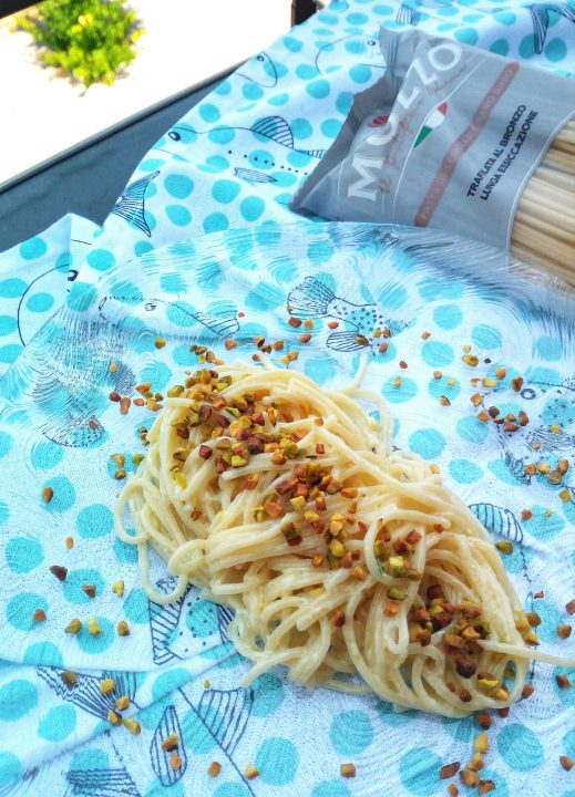 Spaghetti al limone e pistacchio
