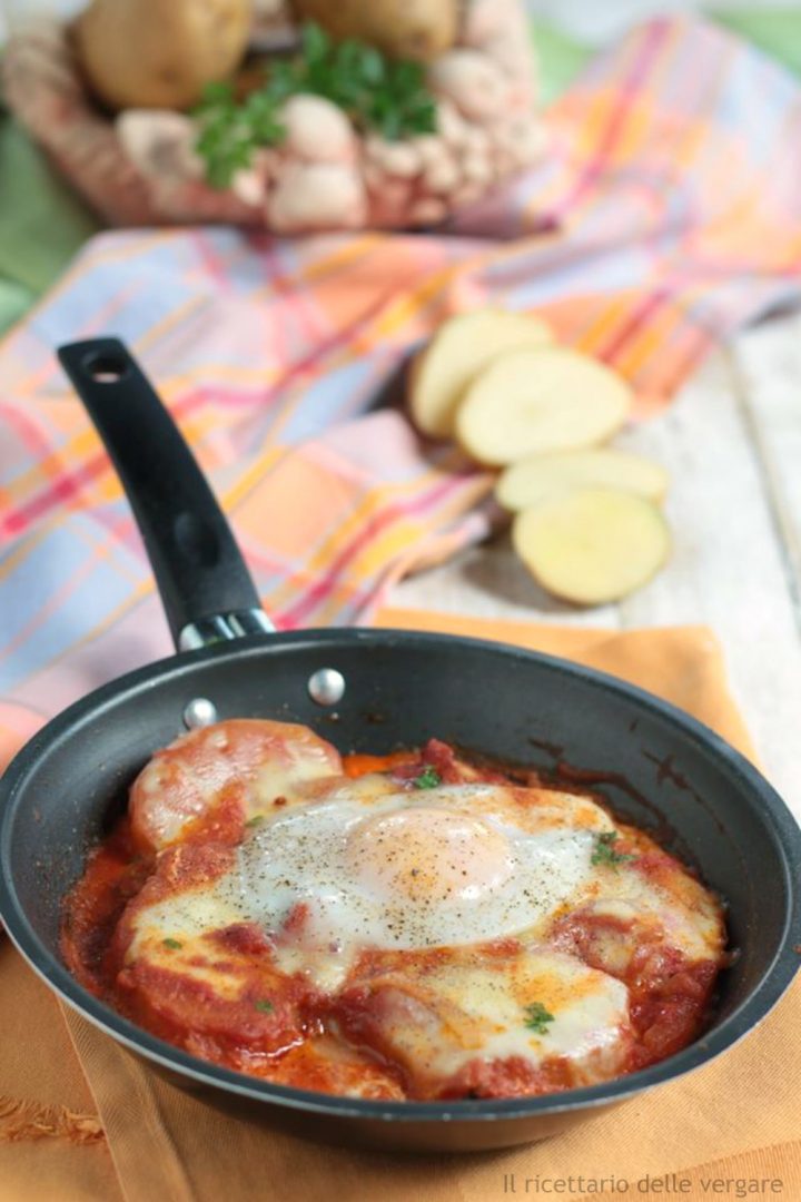 Patate  alla pizzaiola con uovo