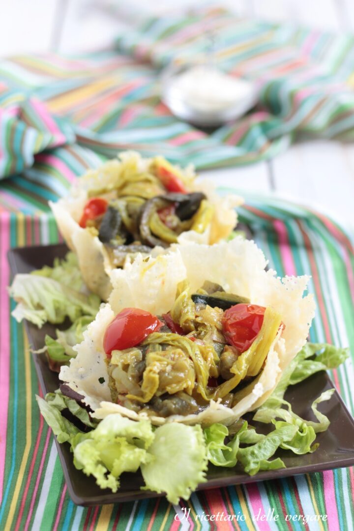 Cestini di parmigiano con verdure