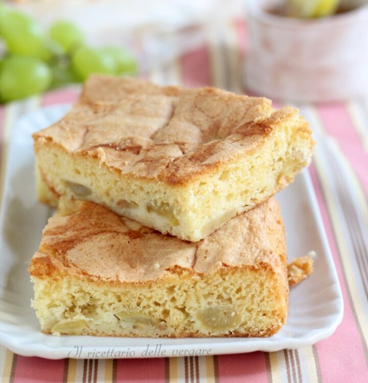 Torta con uva bianca
