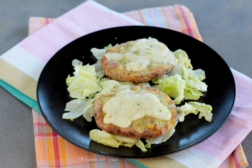 Burger di pollo e verdure in friggitrice ad aria