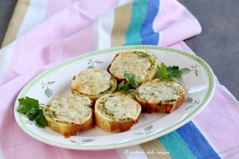 Crostini con burro all'aglio